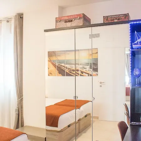 Homestay Luxury Yacht *