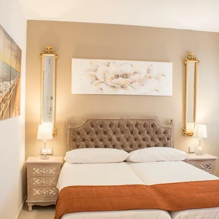 Luxury Yacht Homestay Cadiz