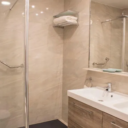 Luxury Yacht Homestay *