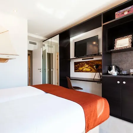 Luxury Yacht Homestay Cadiz