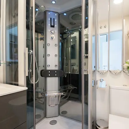 Luxury Yacht Homestay Cadiz